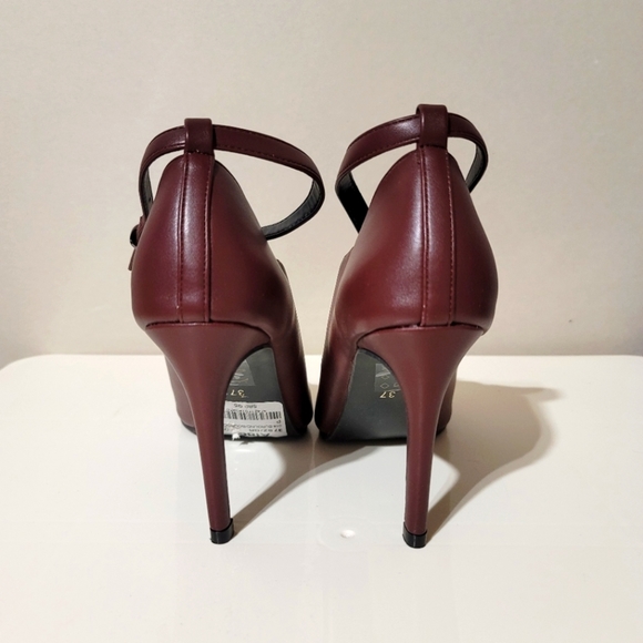 Le Chateau | Burgundy Red Heel Shoes with Ankle Strap Formal Office Wear - Picture 4 of 9